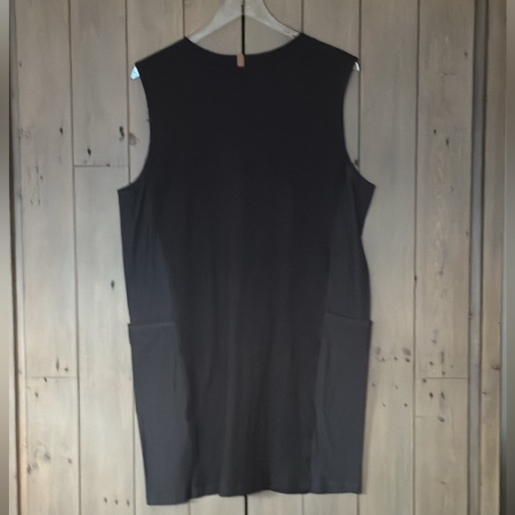 LUNYA: Cool Paneled Sleeveless Short Dress in Grey - Picture 3 of 5